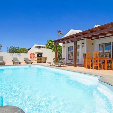 Villa Playa Blanca Sleeps 8 Pool Air Con T400282 *